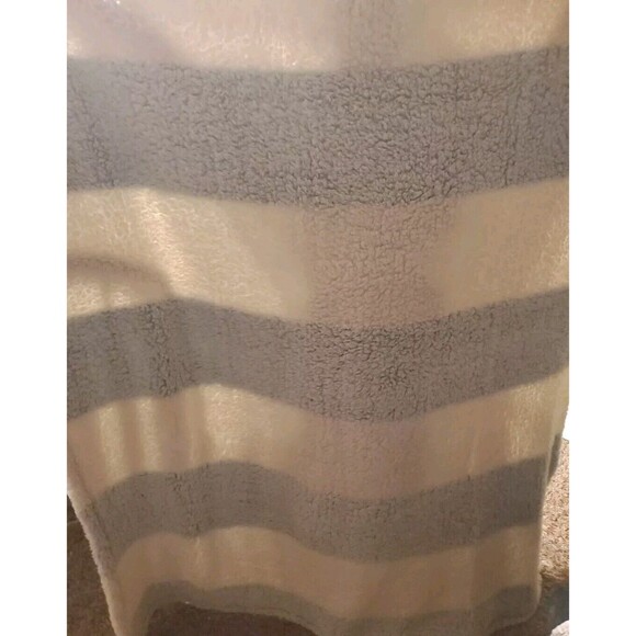 Alpine Valley Cozy Sherpa Throw Grey Soft Fuzzy 50 X 60” BRAND NEW - Picture 6 of 6